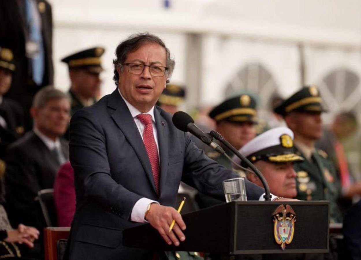 Presiden Kolombia Cabut Larangan Membawa Senjata Api - BeritaLia.com
